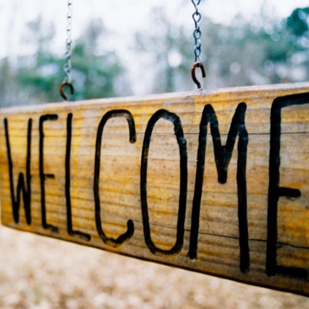 🤗🌈🖤Meet your Posher trusted posh ambassador Meli :)🖤🦇